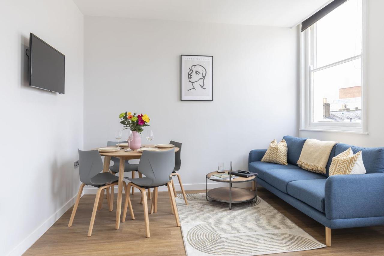 Beautifully Presented Newly Renovated City-Centre Apartment In Cheltenham Exterior foto